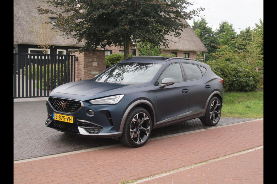CUPRA Formentor 1.4 e-Hybrid VZ Black Edition | Panoramadak | Trekhaak | Camera | Sfeerverlichting | Leer | NL-Auto |