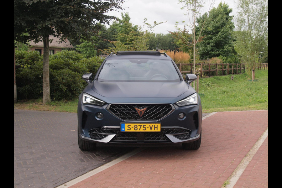 CUPRA Formentor 1.4 e-Hybrid VZ Black Edition | Panoramadak | Trekhaak | Camera | Sfeerverlichting | Leer | NL-Auto |