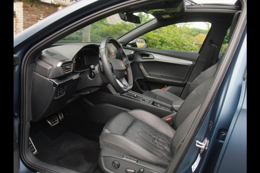 CUPRA Formentor 1.4 e-Hybrid VZ Black Edition | Panoramadak | Trekhaak | Camera | Sfeerverlichting | Leer | NL-Auto |