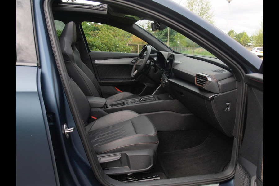CUPRA Formentor 1.4 e-Hybrid VZ Black Edition | Panoramadak | Trekhaak | Camera | Sfeerverlichting | Leer | NL-Auto |
