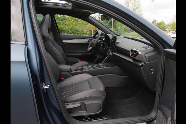 CUPRA Formentor 1.4 e-Hybrid VZ Black Edition | Panoramadak | Trekhaak | Camera | Sfeerverlichting | Leer | NL-Auto |