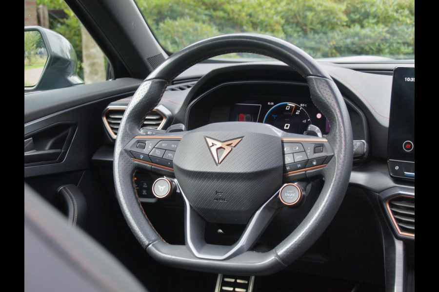 CUPRA Formentor 1.4 e-Hybrid VZ Black Edition | Panoramadak | Trekhaak | Camera | Sfeerverlichting | Leer | NL-Auto |