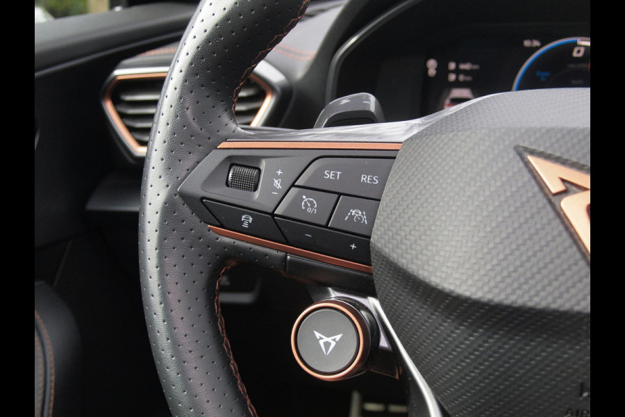 CUPRA Formentor 1.4 e-Hybrid VZ Black Edition | Panoramadak | Trekhaak | Camera | Sfeerverlichting | Leer | NL-Auto |