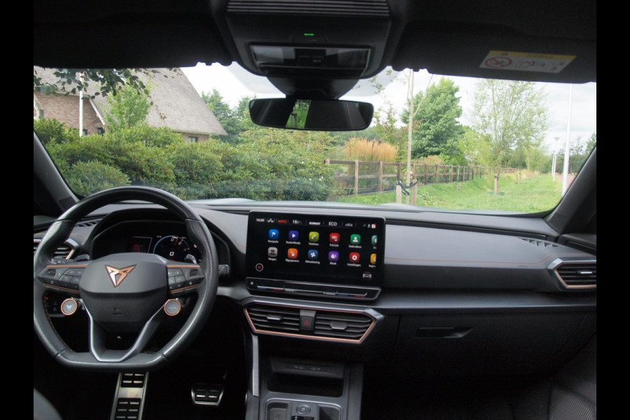 CUPRA Formentor 1.4 e-Hybrid VZ Black Edition | Panoramadak | Trekhaak | Camera | Sfeerverlichting | Leer | NL-Auto |