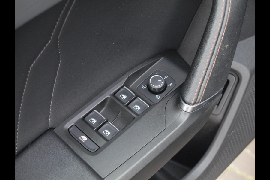 CUPRA Formentor 1.4 e-Hybrid VZ Black Edition | Panoramadak | Trekhaak | Camera | Sfeerverlichting | Leer | NL-Auto |
