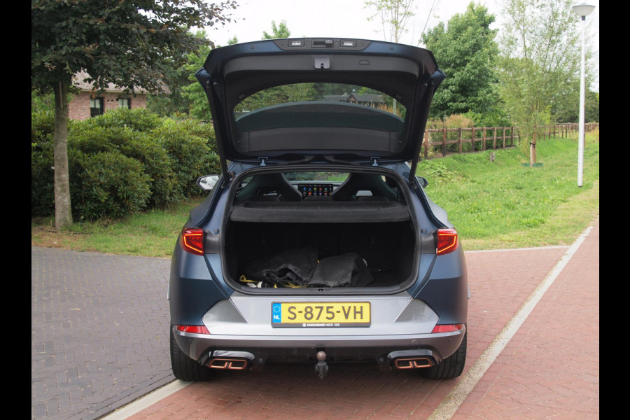 CUPRA Formentor 1.4 e-Hybrid VZ Black Edition | Panoramadak | Trekhaak | Camera | Sfeerverlichting | Leer | NL-Auto |