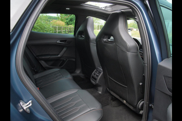CUPRA Formentor 1.4 e-Hybrid VZ Black Edition | Panoramadak | Trekhaak | Camera | Sfeerverlichting | Leer | NL-Auto |