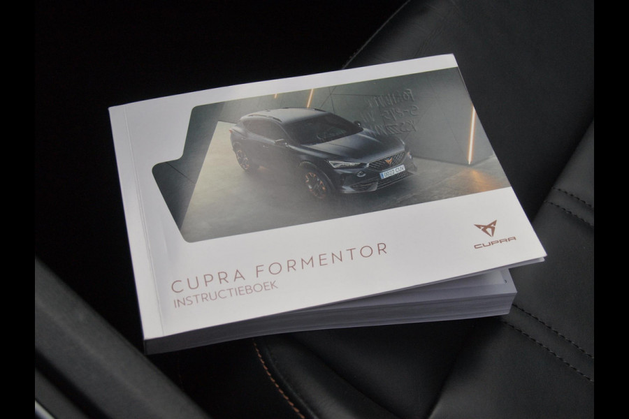 CUPRA Formentor 1.4 e-Hybrid VZ Black Edition | Panoramadak | Trekhaak | Camera | Sfeerverlichting | Leer | NL-Auto |