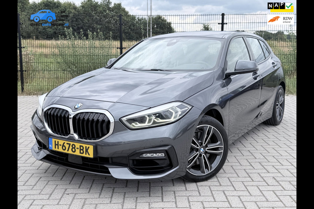 BMW 1-serie 118i Executive Edition | Carplay | PDC | Navi | Sportstuur