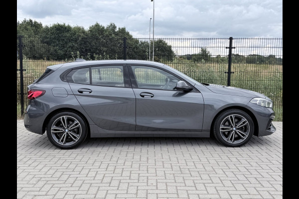 BMW 1-serie 118i Executive Edition | Carplay | PDC | Navi | Sportstuur