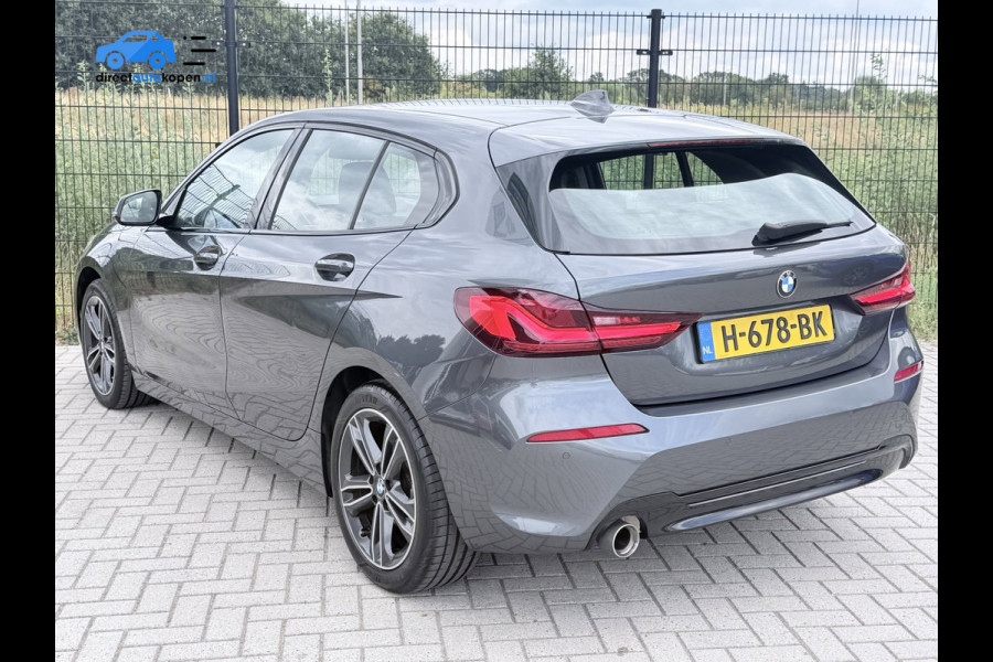 BMW 1-serie 118i Executive Edition | Carplay | PDC | Navi | Sportstuur