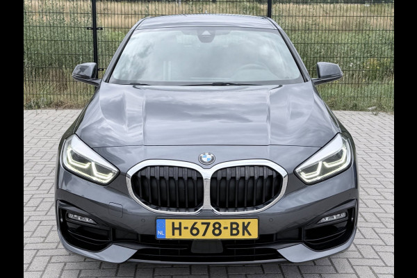 BMW 1-serie 118i Executive Edition | Carplay | PDC | Navi | Sportstuur