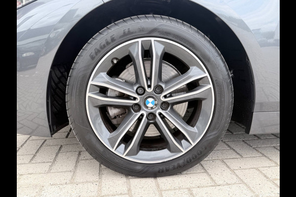 BMW 1-serie 118i Executive Edition | Carplay | PDC | Navi | Sportstuur
