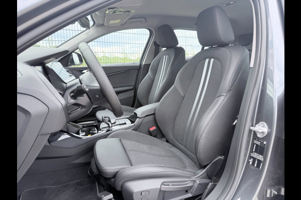 BMW 1-serie 118i Executive Edition | Carplay | PDC | Navi | Sportstuur