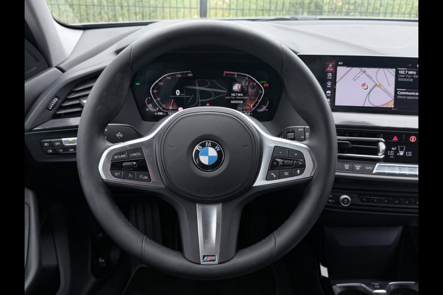 BMW 1-serie 118i Executive Edition | Carplay | PDC | Navi | Sportstuur