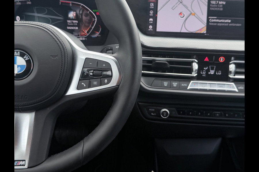 BMW 1-serie 118i Executive Edition | Carplay | PDC | Navi | Sportstuur