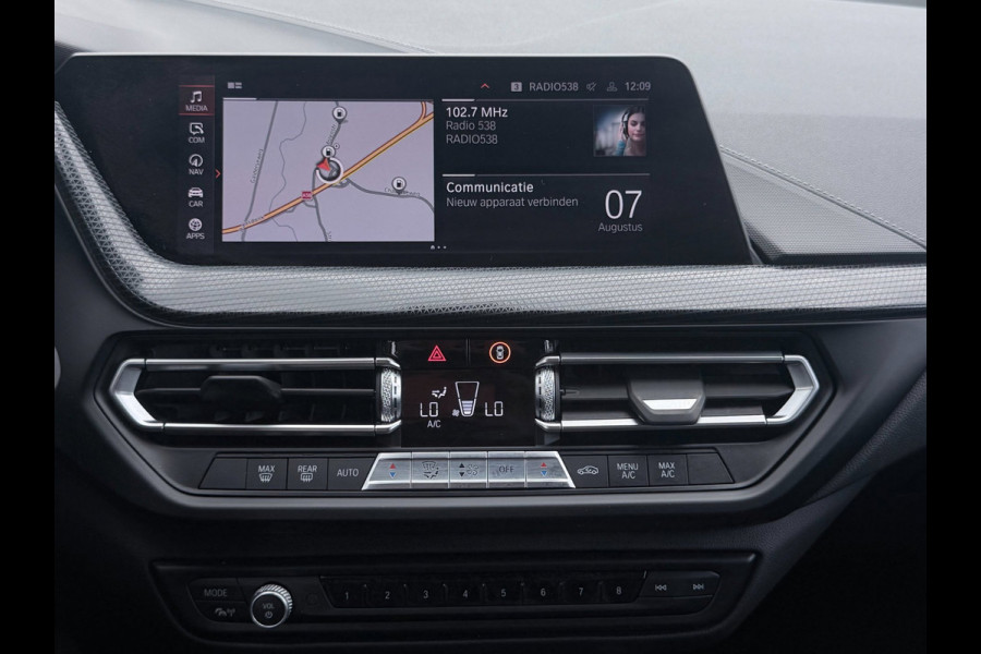 BMW 1-serie 118i Executive Edition | Carplay | PDC | Navi | Sportstuur