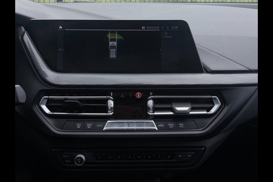 BMW 1-serie 118i Executive Edition | Carplay | PDC | Navi | Sportstuur