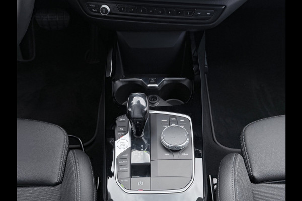 BMW 1-serie 118i Executive Edition | Carplay | PDC | Navi | Sportstuur