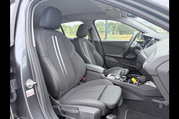 BMW 1-serie 118i Executive Edition | Carplay | PDC | Navi | Sportstuur