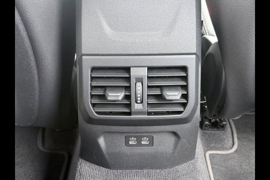 BMW 1-serie 118i Executive Edition | Carplay | PDC | Navi | Sportstuur