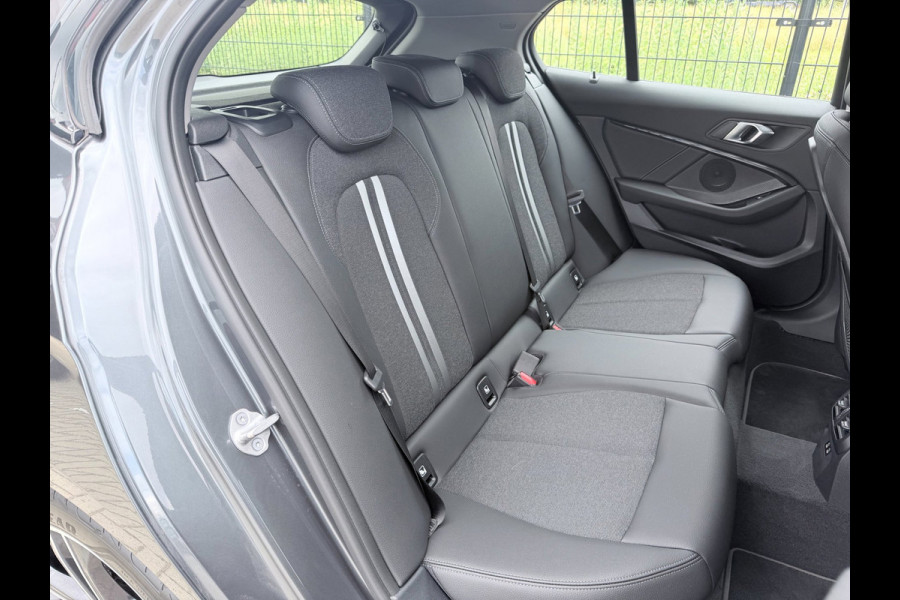 BMW 1-serie 118i Executive Edition | Carplay | PDC | Navi | Sportstuur