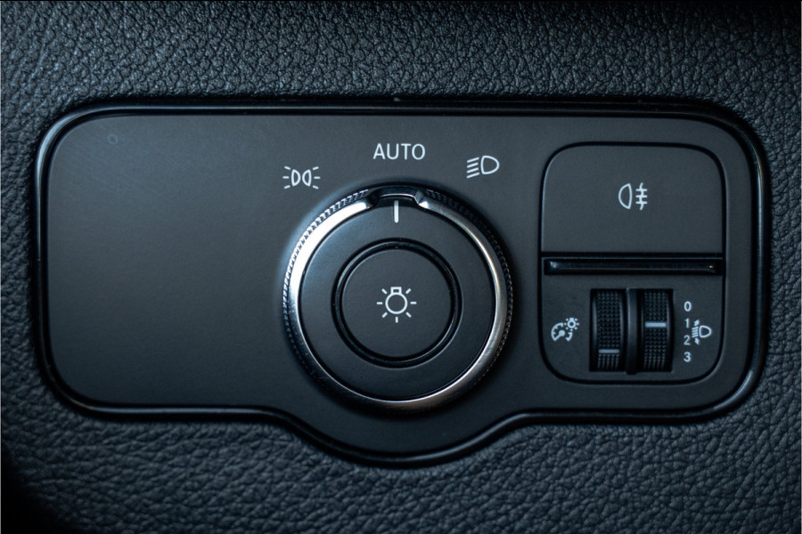 Mercedes-Benz Sprinter 516 CDI L3H2 | 7-Zits | 3.5T Trekgwicht | Automaat | Camera | Mbux | Climatronic | Trekhaak