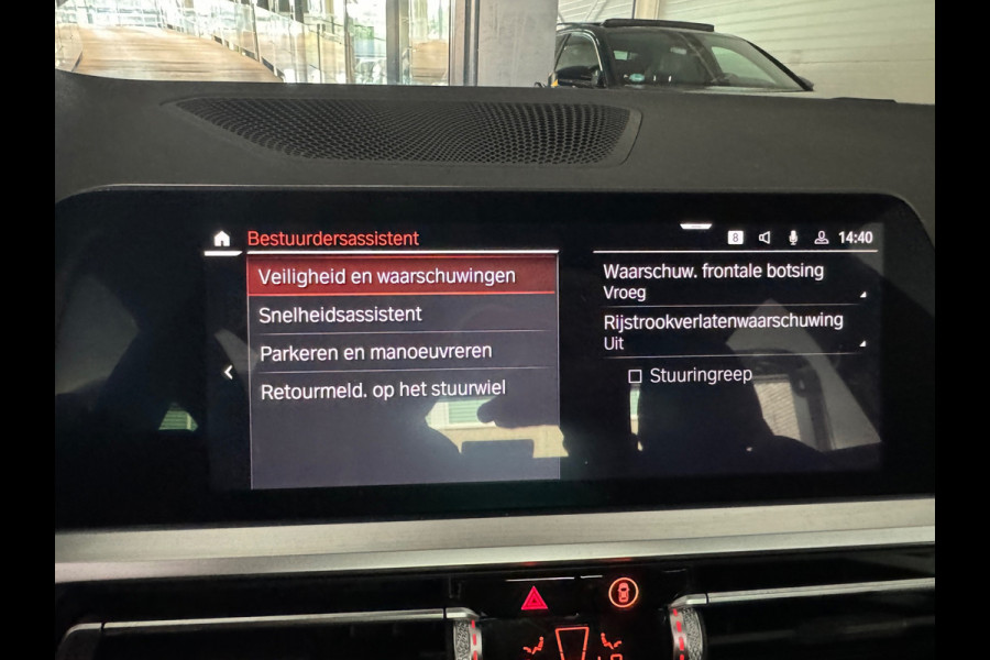 BMW 3-serie 330i High Executive Laser|Stoelverwarming|Carplay|Sfeer