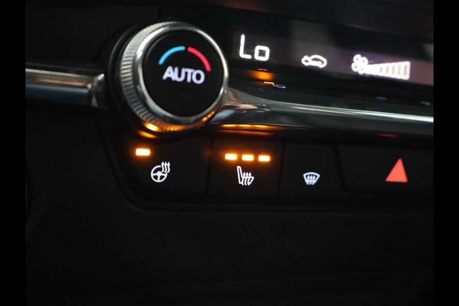 Mazda 3 2.0 e-SkyActiv-X M HYBRID 186 PK LUXURY + CARPLAY | BOSE | HEAD-UP | ADAPTIVE CRUISE | MEMORY | STOEL/STUURVERW.