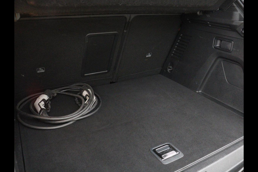 Peugeot 3008 1.6 HYbrid4 300 GT Pack Business | SOH 94,8% | Panoramadak | Leder/alcantara | Stoelverwarming | Adaptive cruise | Lane assist | Sfeerverlichting | Carplay | Focal sound | Camera | Park assist | Elektrische achterklep