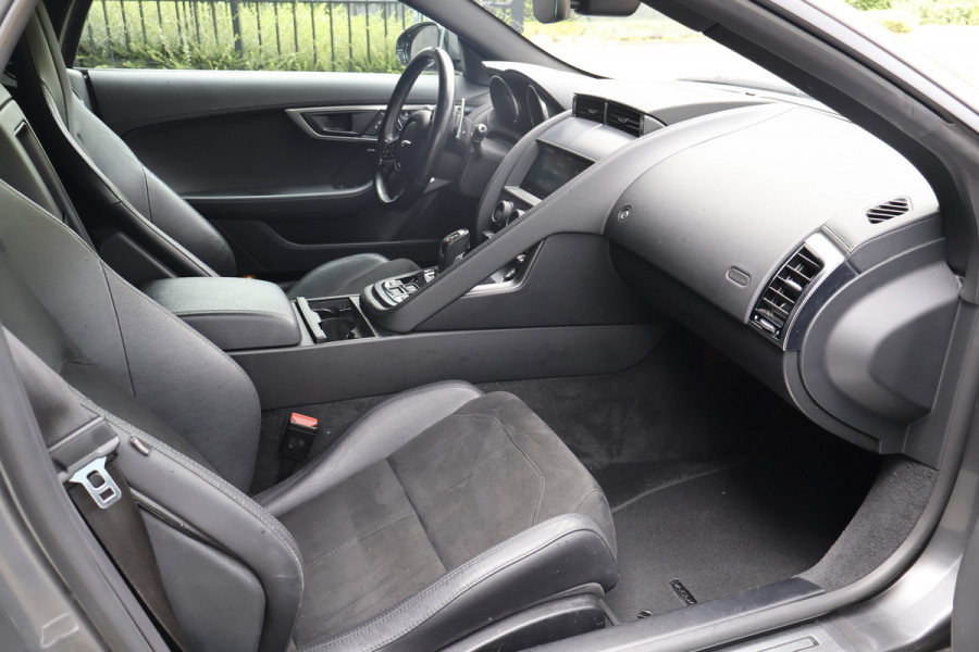 Jaguar F-Type P300 R-Dynamic | 20" CARBON INLEG VELGEN | LED KOPLAMPEN | SPORTUITLAAT | MERIDIDAN AUDIO | COLD CLIMATE PACK INCL. STUURVERWARMING EN VOORRUITVERWARMING INCL WARMTEWEREND GLAS