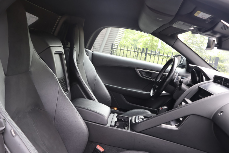 Jaguar F-Type P300 R-Dynamic | 20" CARBON INLEG VELGEN | LED KOPLAMPEN | SPORTUITLAAT | MERIDIDAN AUDIO | COLD CLIMATE PACK INCL. STUURVERWARMING EN VOORRUITVERWARMING INCL WARMTEWEREND GLAS