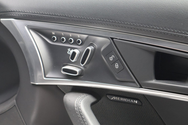 Jaguar F-Type P300 R-Dynamic | 20" CARBON INLEG VELGEN | LED KOPLAMPEN | SPORTUITLAAT | MERIDIDAN AUDIO | COLD CLIMATE PACK INCL. STUURVERWARMING EN VOORRUITVERWARMING INCL WARMTEWEREND GLAS