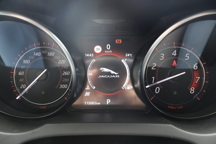 Jaguar F-Type P300 R-Dynamic | 20" CARBON INLEG VELGEN | LED KOPLAMPEN | SPORTUITLAAT | MERIDIDAN AUDIO | COLD CLIMATE PACK INCL. STUURVERWARMING EN VOORRUITVERWARMING INCL WARMTEWEREND GLAS