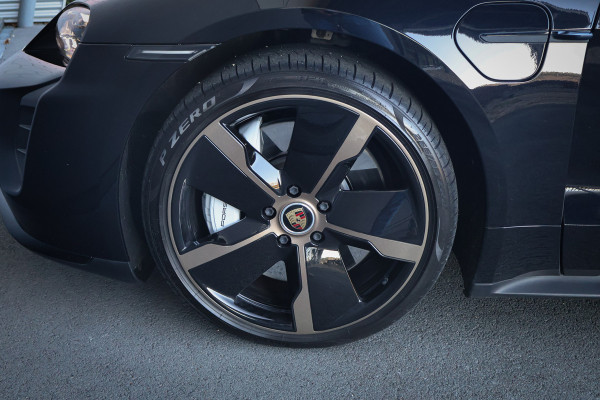 Porsche Taycan Turbo 93 kWh | PASSENGER DISPLAY | ADAPTIVE CRUISE | STOELVERWAMING & VERKOELING | 360 CAMERA | BOSE AUDIO | Turbo
