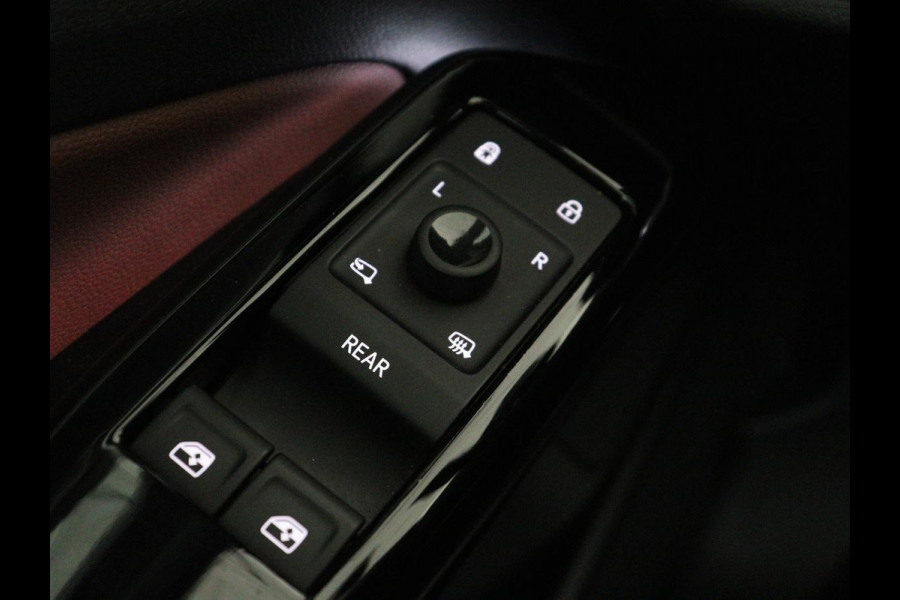 Volkswagen ID.4 Family 77 kWh | SOH 91,3% | Panoramadak | Leder/alcantara | Stuur/stoel verwarming | Sfeerverlichting | Carplay | Adaptive cruise | Camera | Park assist | Trekhaak