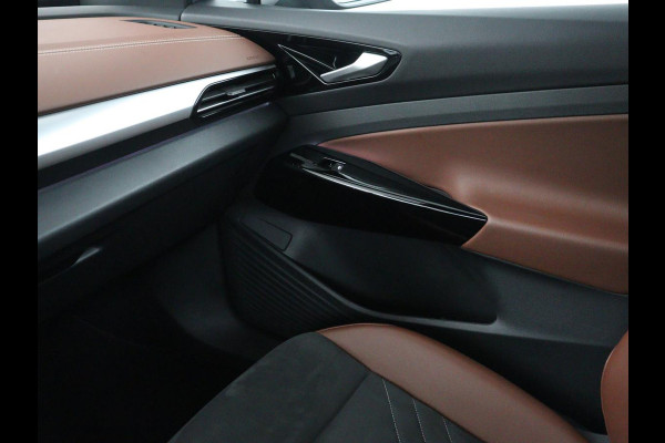 Volkswagen ID.4 Family 77 kWh | SOH 91,3% | Panoramadak | Leder/alcantara | Stuur/stoel verwarming | Sfeerverlichting | Carplay | Adaptive cruise | Camera | Park assist | Trekhaak