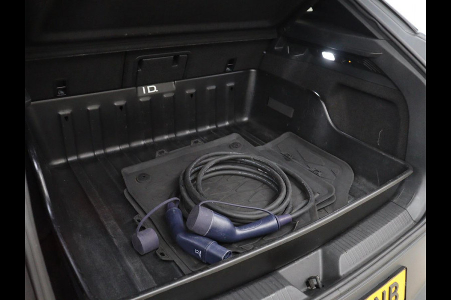 Volkswagen ID.4 Family 77 kWh | SOH 91,3% | Panoramadak | Leder/alcantara | Stuur/stoel verwarming | Sfeerverlichting | Carplay | Adaptive cruise | Camera | Park assist | Trekhaak