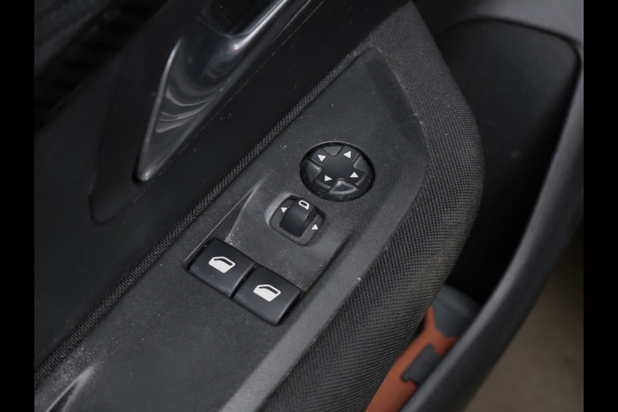 Peugeot e-208 EV Allure 50 kWh SOH 90% (CARPLAY,NAVI,LED,CRUISE,SPORTSTOELEN,CLIMATE,PDC,NETTESTAAT)