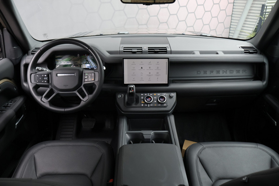 Land Rover Defender 110 P300e X-Dynamic SE
