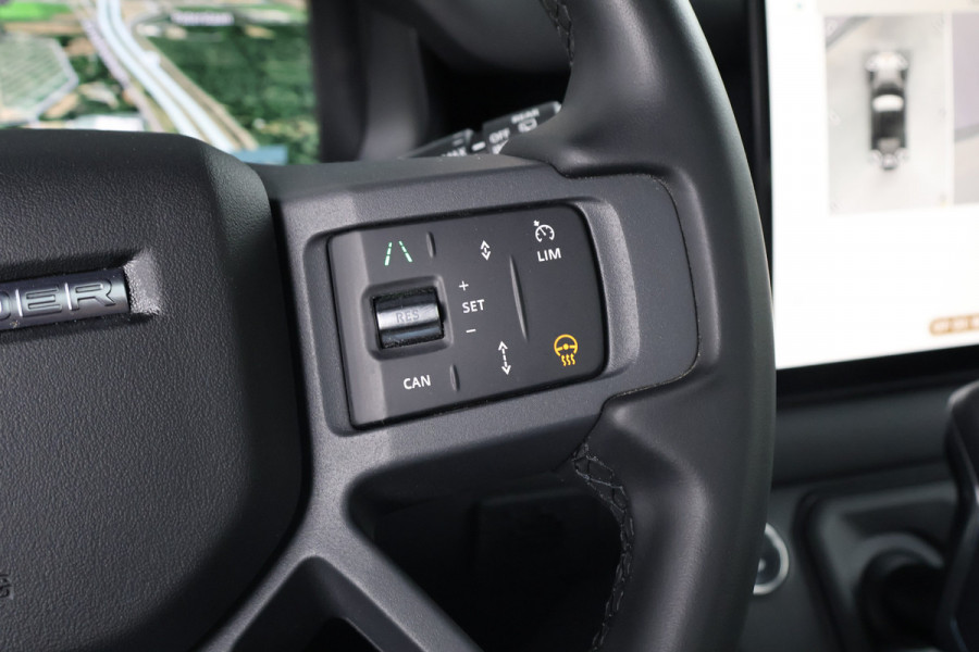 Land Rover Defender 110 P300e X-Dynamic SE
