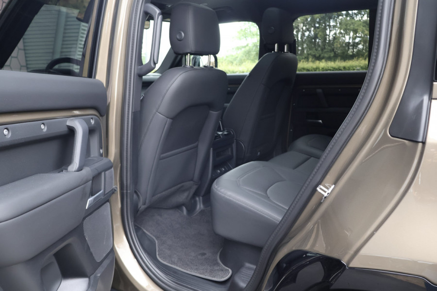 Land Rover Defender 110 P300e X-Dynamic SE