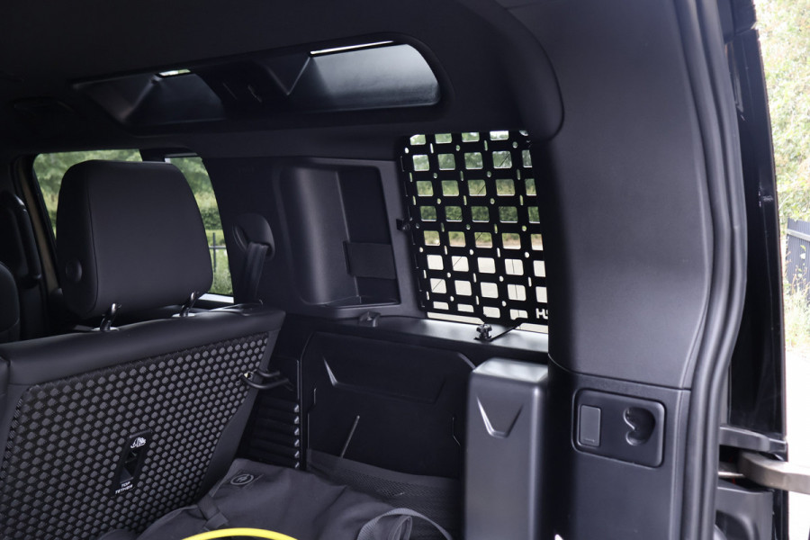 Land Rover Defender 110 P300e X-Dynamic SE