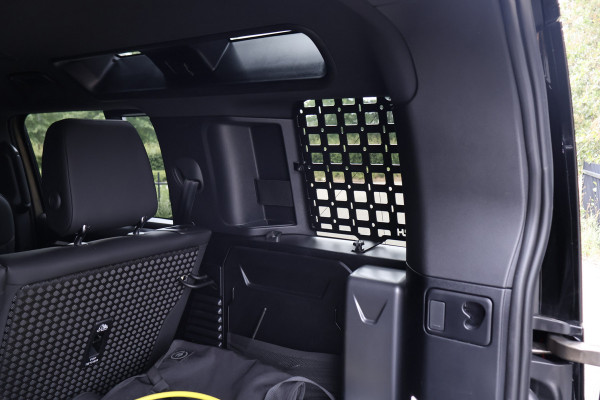 Land Rover Defender 110 P300e X-Dynamic SE