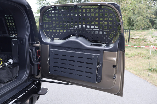 Land Rover Defender 110 P300e X-Dynamic SE