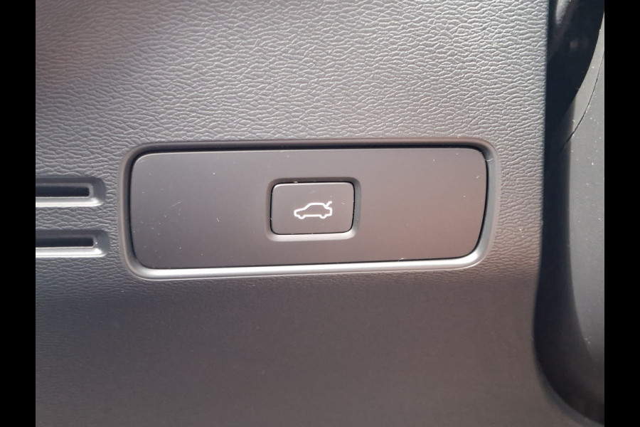 Volvo C40 SOH 90% Core 69 kWh Carplay Pano Elek.Trekhaak Camera Orig.NL Voll.Onderhouden!