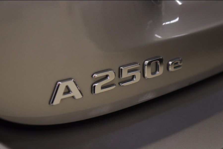 Mercedes-Benz A-Klasse 250 e AMG Limited PANO/CARPLAY/360CAM/MEMORY/VOL