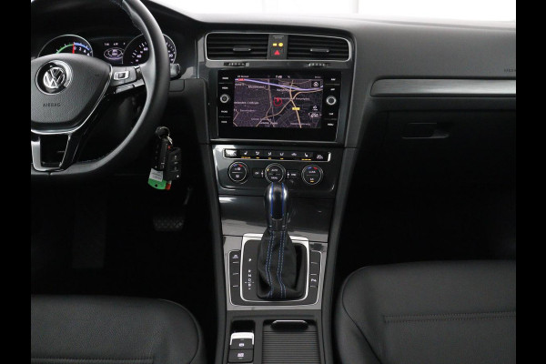 Volkswagen e-Golf 5-Deurs | Navigatie | Leder | SOH 89.8% | Climate Control | Stoelverwarming | Cruise Control | Parkeersensor | Bluetooth