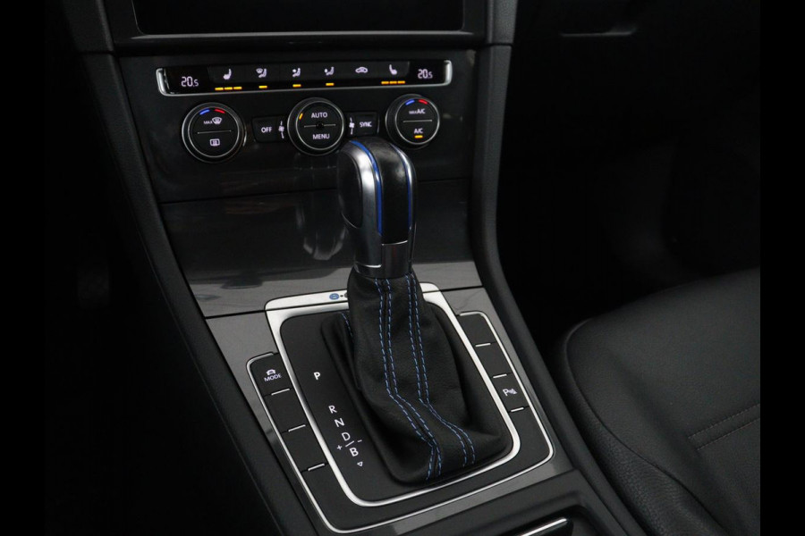 Volkswagen e-Golf 5-Deurs | Navigatie | Leder | SOH 89.8% | Climate Control | Stoelverwarming | Cruise Control | Parkeersensor | Bluetooth