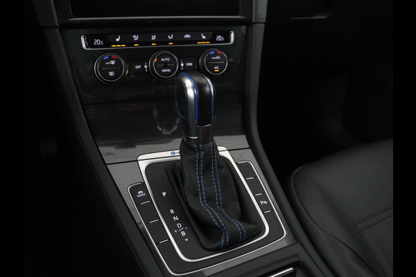 Volkswagen e-Golf 5-Deurs | Navigatie | Leder | SOH 89.8% | Climate Control | Stoelverwarming | Cruise Control | Parkeersensor | Bluetooth